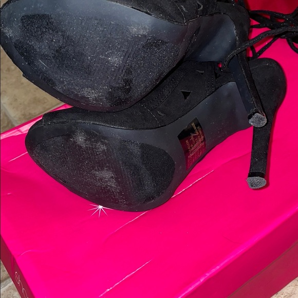 Shoedazzle Black high healed bootie with wrap around at ankle - Picture 8 of 8